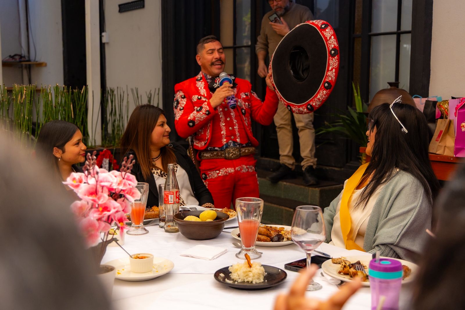 Cumpleaños con música en vivo en Casona Gourmet