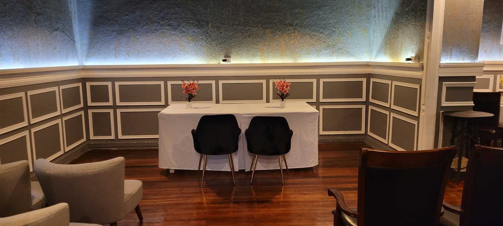 Salón preparado para matrimonio civil en Casona Gourmet