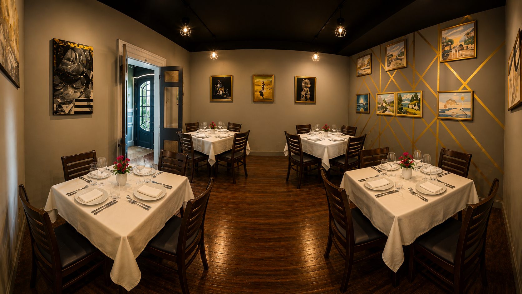 Salón Galería de Casona Gourmet con obras y mesas preparadas